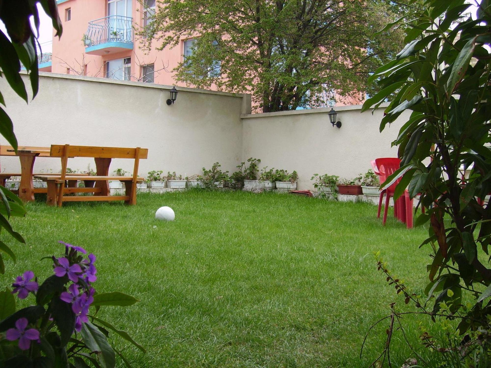 Nelly Guest House Ravda Buitenkant foto
