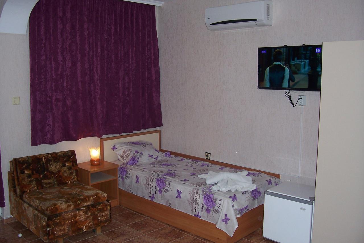 Nelly Guest House Ravda Buitenkant foto