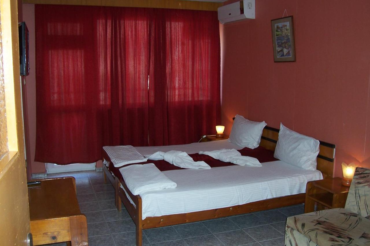 Nelly Guest House Ravda Buitenkant foto
