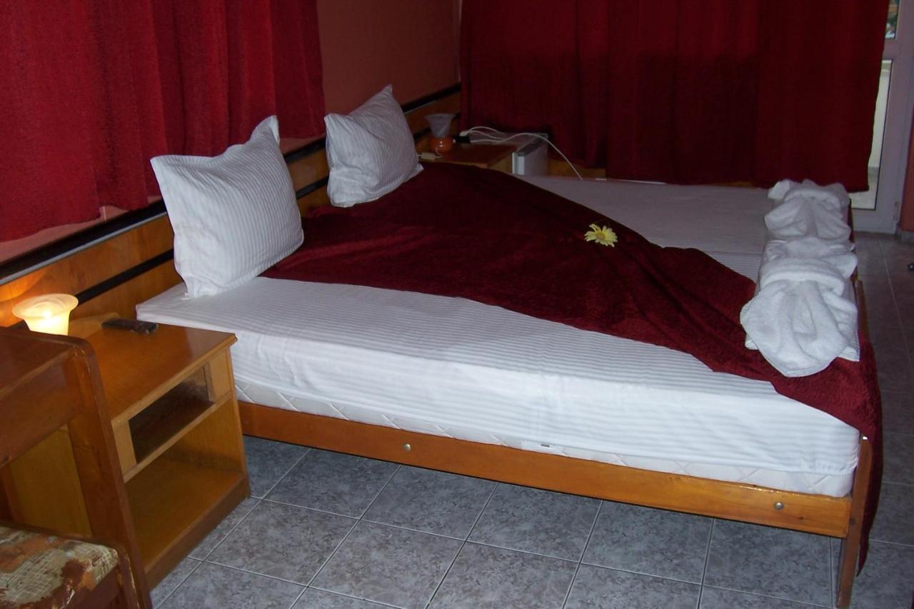Nelly Guest House Ravda Buitenkant foto